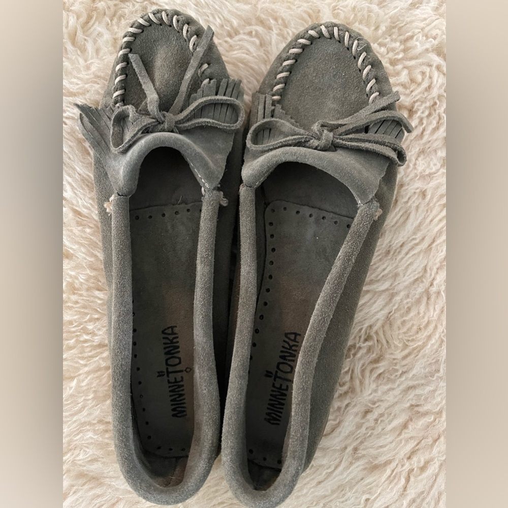 Minnetonka Kitty Moccasins six 9 in Sage